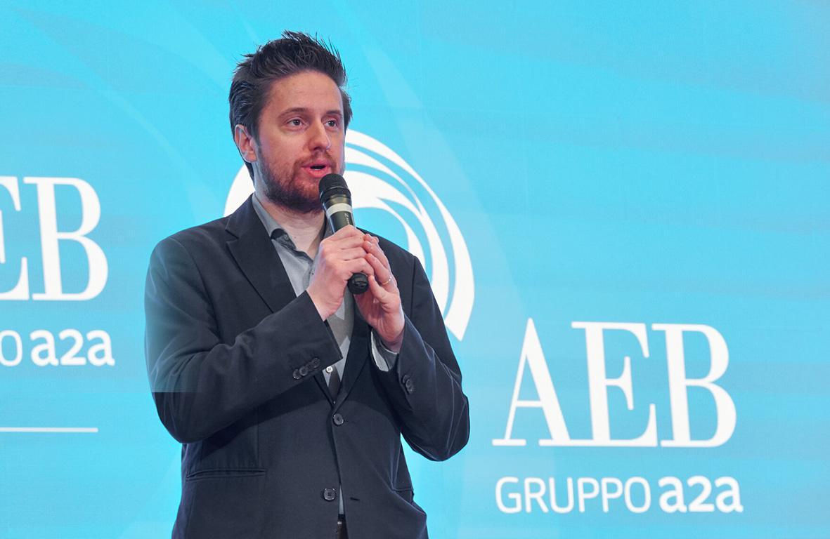 Aeb A2A, dai confetti ai veleni. Un esperto per studiare gli accordi Aeb A2A, dai confetti ai veleni. Un esperto per studiare gli accordi