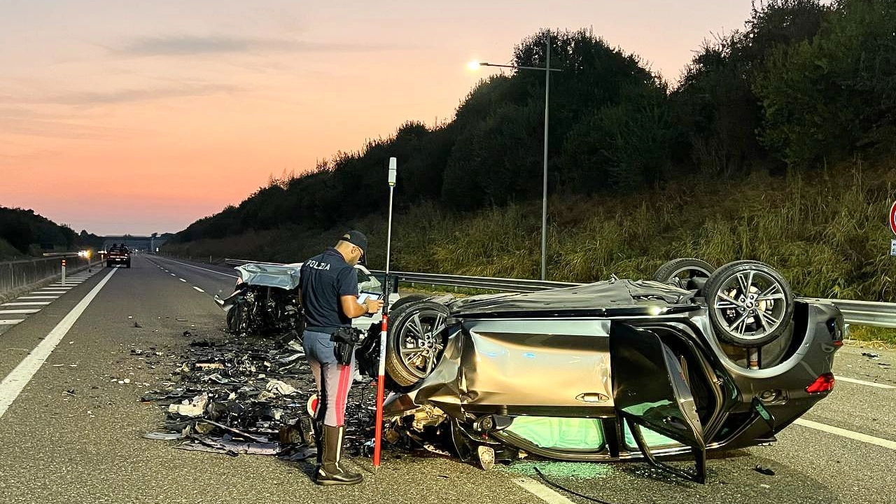 Sul luogo dell'incidente Polizia stradale, ambulanze e vigili del fuoco