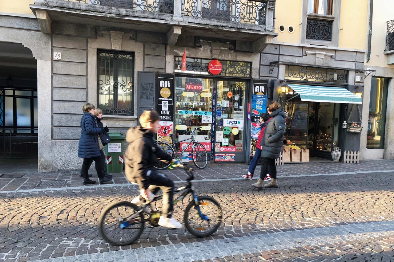 Il negozio etnico preso di mira (Borella)