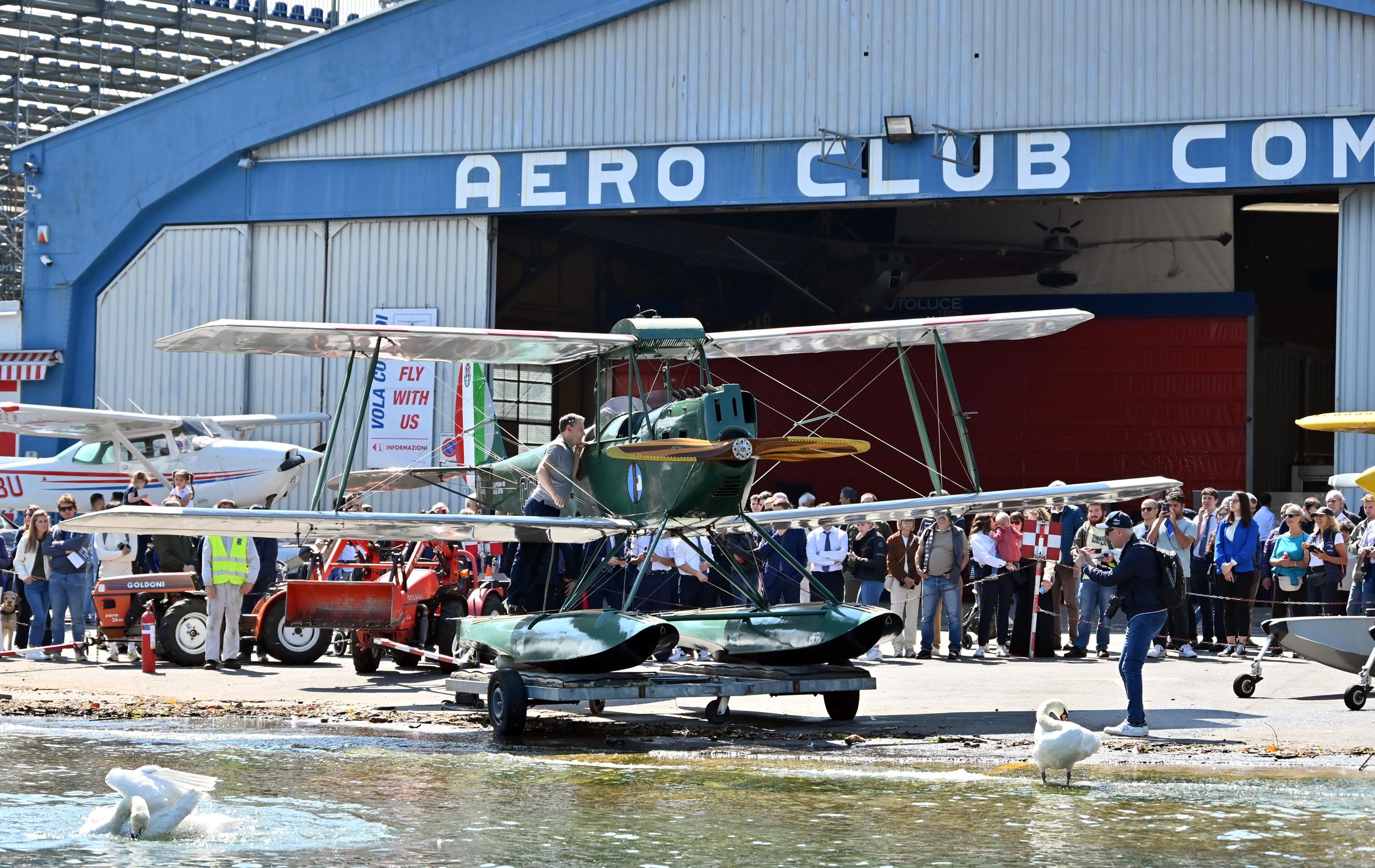 I 90 anni del Caproncino: l’idrovolante più antico torna in volo sul lago di Como I 90 anni del Caproncino: l’idrovolante più antico torna in volo sul lago di Como