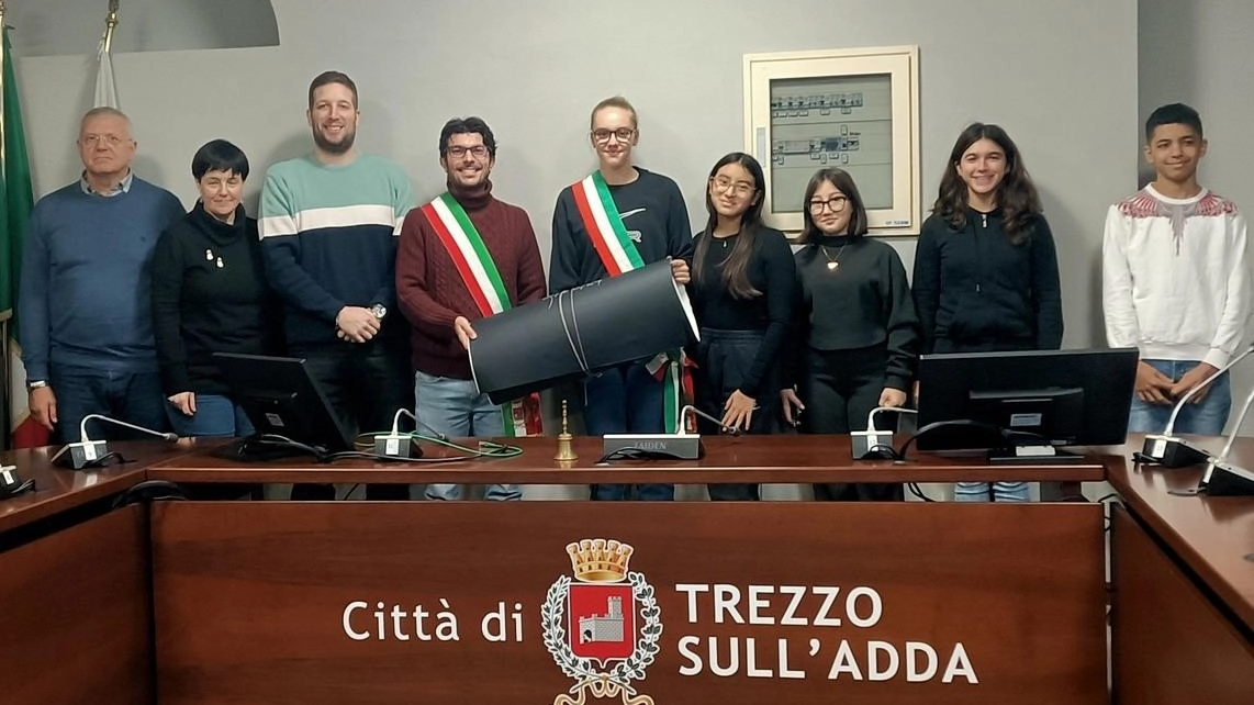 Il sindaco Diego Torri ha incontrato il Consiglio comunale dei ragazzi: "Vi ascoltiamo", ha detto il primo cittadino ai... Il sindaco Diego Torri ha incontrato il Consiglio comunale dei ragazzi: "Vi ascoltiamo", ha detto il primo cittadino ai...