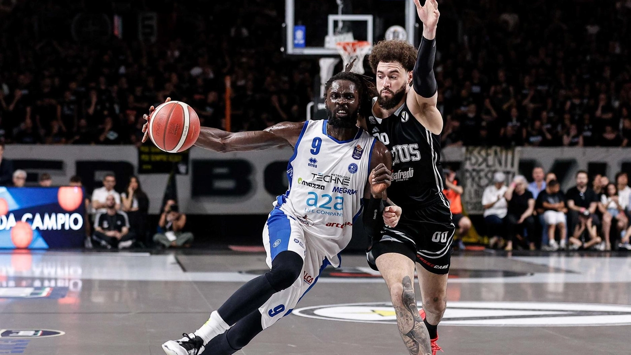 Brescia affronta Bologna in Gara 3 della finale playoff Serie A basket. È l'ultima chance per allungare la serie e puntare allo scudetto. Brescia affronta Bologna in Gara 3 della finale playoff Serie A basket. È l'ultima chance per allungare la serie e puntare allo scudetto.