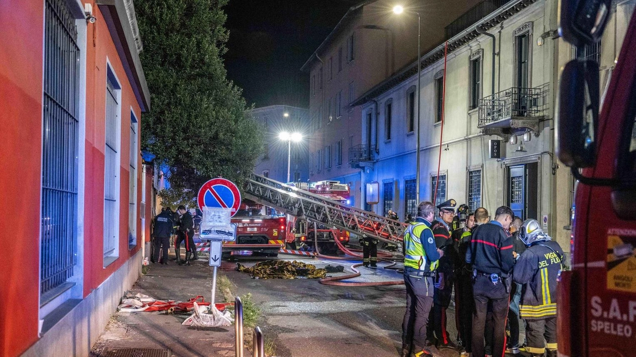 Il blitz-sopralluogo dell’omicida alle 12: fu il designer Pan a fargli da interprete. L’intimidazione alla madre del titolare. "Sembrava che studiasse l’ambiente". Il blitz-sopralluogo dell’omicida alle 12: fu il designer Pan a fargli da interprete. L’intimidazione alla madre del titolare. "Sembrava che studiasse l’ambiente".