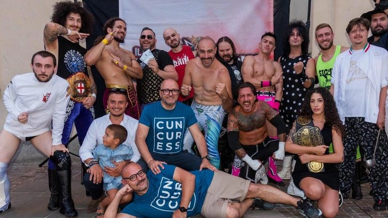 Milhares de pessoas vão ao Concorezzo para a noite mais esperada do verão, que inclui shows, risotos e vitrines.