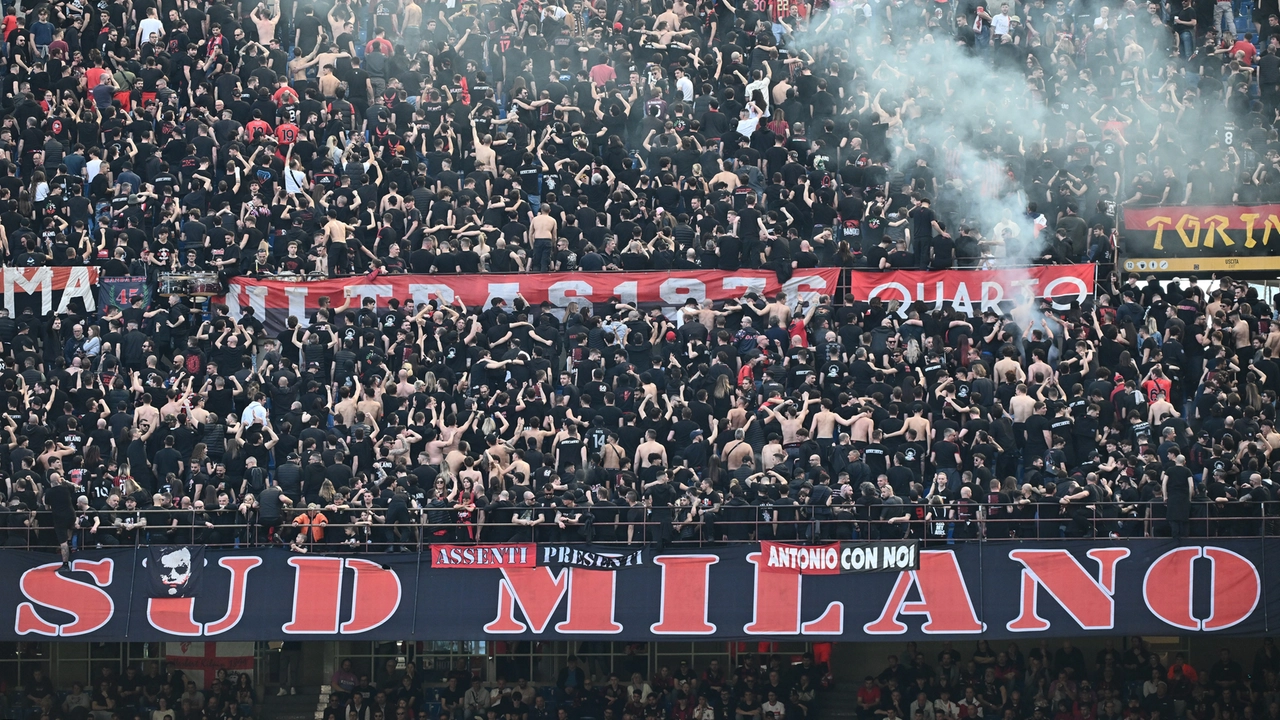 La Curva Sud rossonera La Curva Sud rossonera