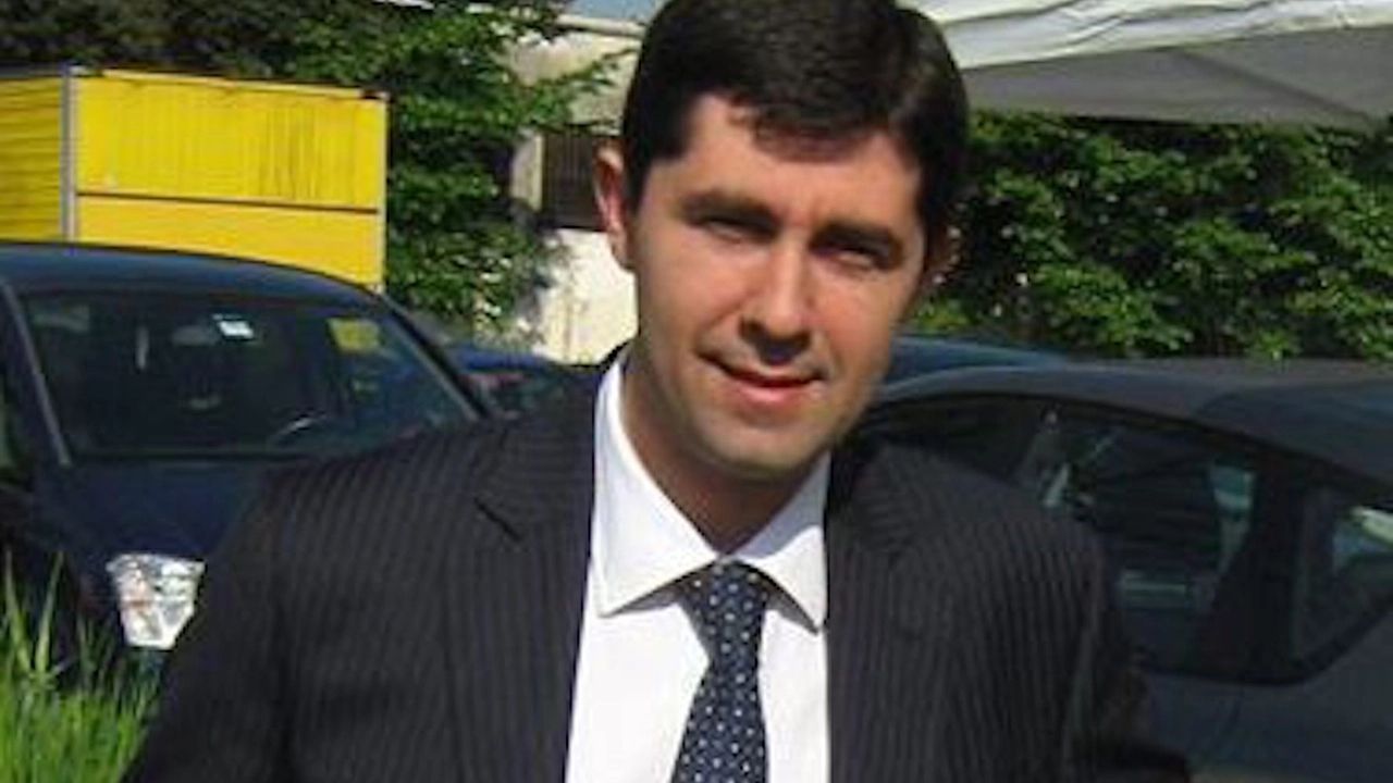 Davide Vismara, 40enne funzionario di banca ed ex segretario della Lega di Seregno, è stato condannato a 3 anni di reclusione Davide Vismara, 40enne funzionario di banca ed ex segretario della Lega di Seregno, è stato condannato a 3 anni di reclusione