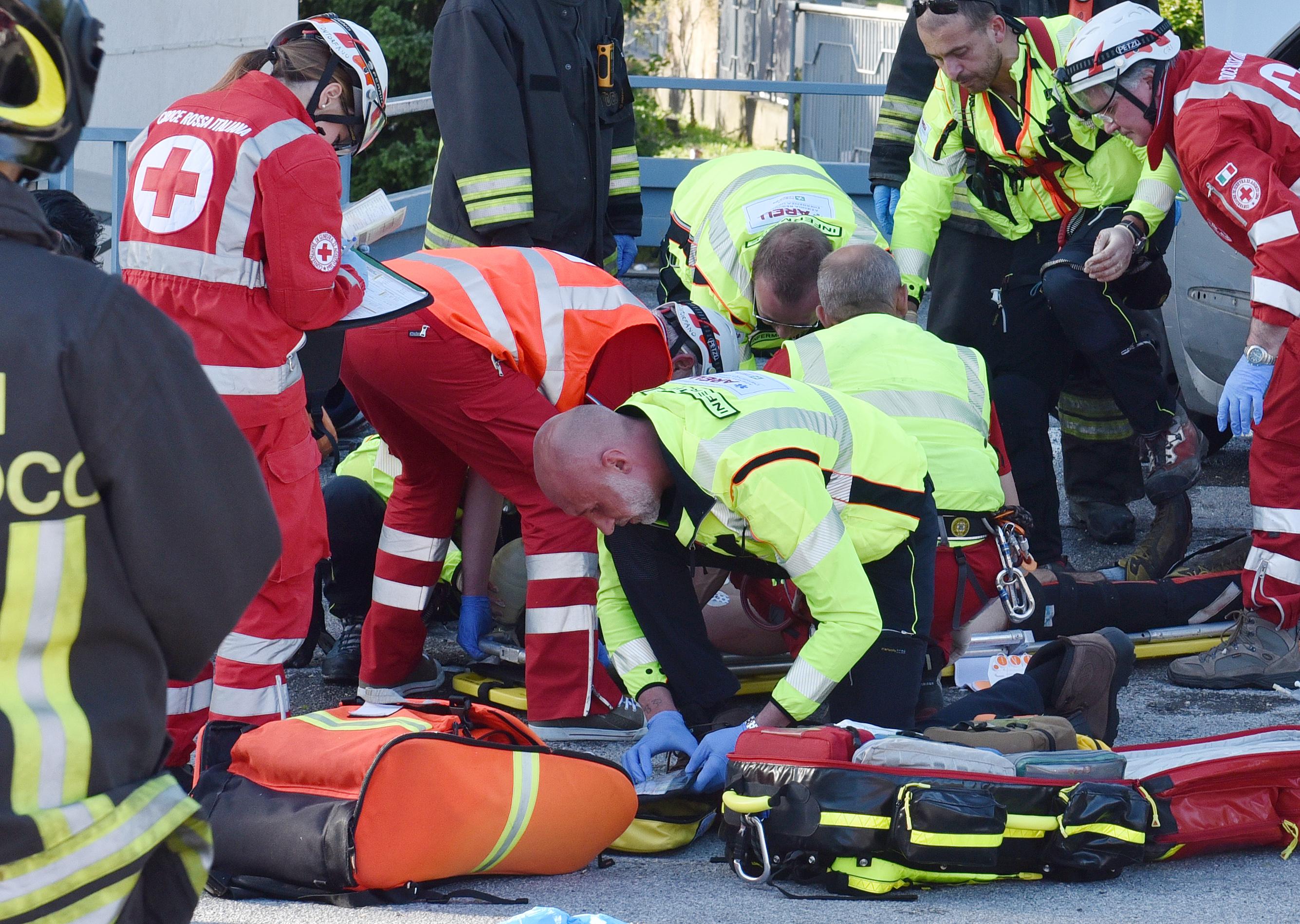 varese schiacciata contro un muro mentre cammina da un auto che senza freno a mano si muove in retromarcia muore donna di 79 anni da Ilgiorno.it varese schiacciata contro un muro mentre cammina da un auto che senza freno a mano si muove in retromarcia muore donna di 79 anni
