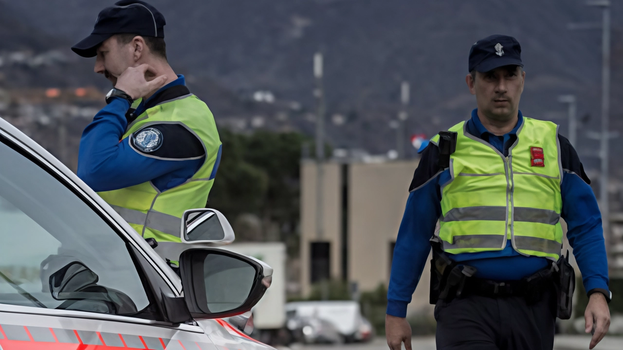 La polizia cantonale ha proseguito i rilievi per stabilire la dinamica dell’accaduto La polizia cantonale ha proseguito i rilievi per stabilire la dinamica dell’accaduto