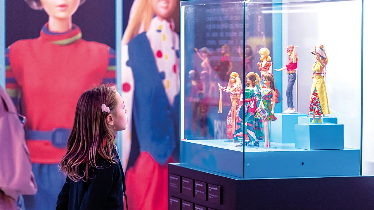 "Barbie: A Cultural Icon Exhibition” include oltre 250 bambole "Barbie: A Cultural Icon Exhibition” include oltre 250 bambole