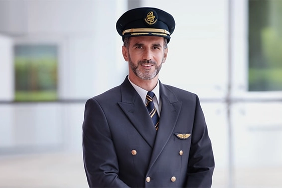 Un pilota della compagnia aerea Emirates