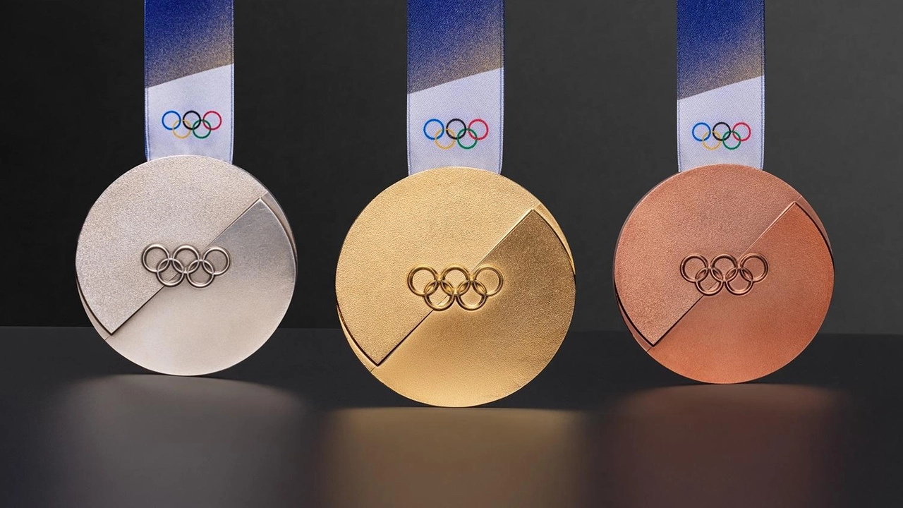 OLIMPIADI, PRESENTATE A VENEZIA LE MEDAGLIE DI 'MILANO CORTINA 2026' (FOTO 2)