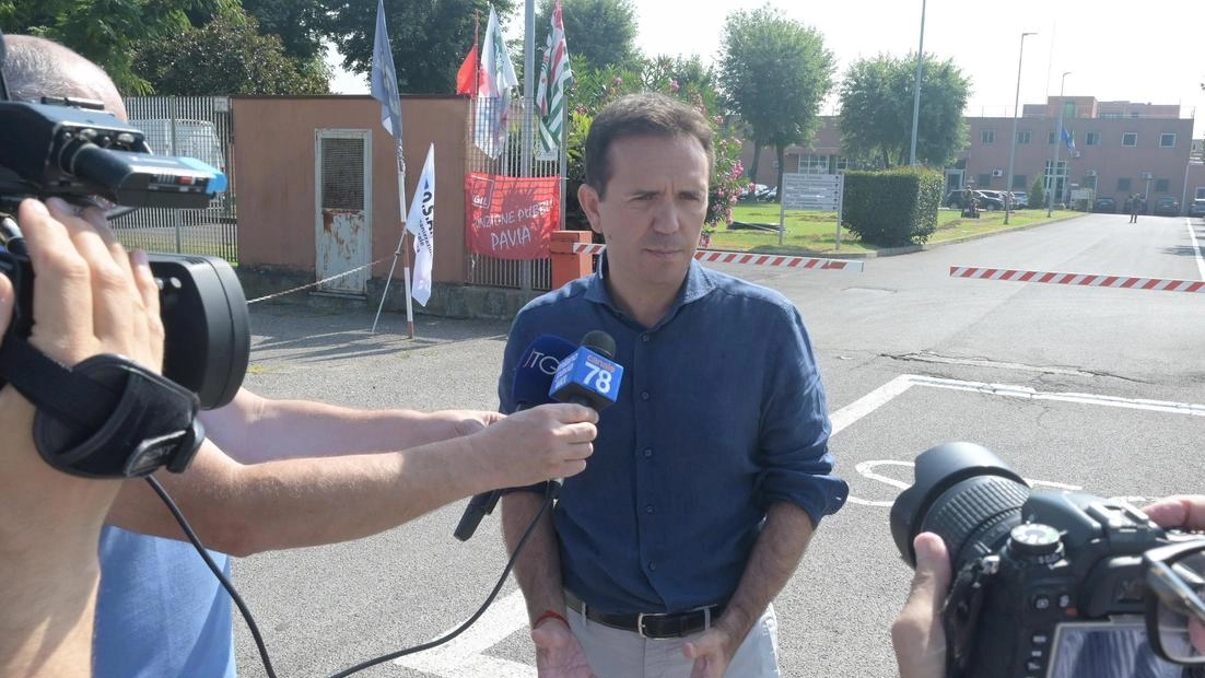 Alessandro Cattaneo, ex sindaco di Pavia, in visita a Torre del Gallo: "I reclusi sono quasi 700 contro una capienza massima di 515 " Alessandro Cattaneo, ex sindaco di Pavia, in visita a Torre del Gallo: "I reclusi sono quasi 700 contro una capienza massima di 515 "