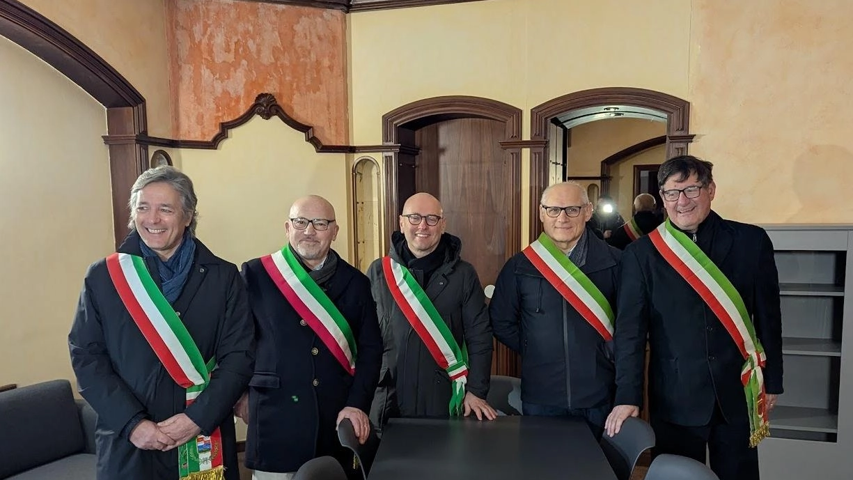 Apparteneva a un boss della ’ndrangheta, ha tre piani e una piscina che è stata già ricoperta. Inaugurazione con sindaci e autorità: "Davvero un buon giorno per la nostra comunità". Apparteneva a un boss della ’ndrangheta, ha tre piani e una piscina che è stata già ricoperta. Inaugurazione con sindaci e autorità: "Davvero un buon giorno per la nostra comunità".