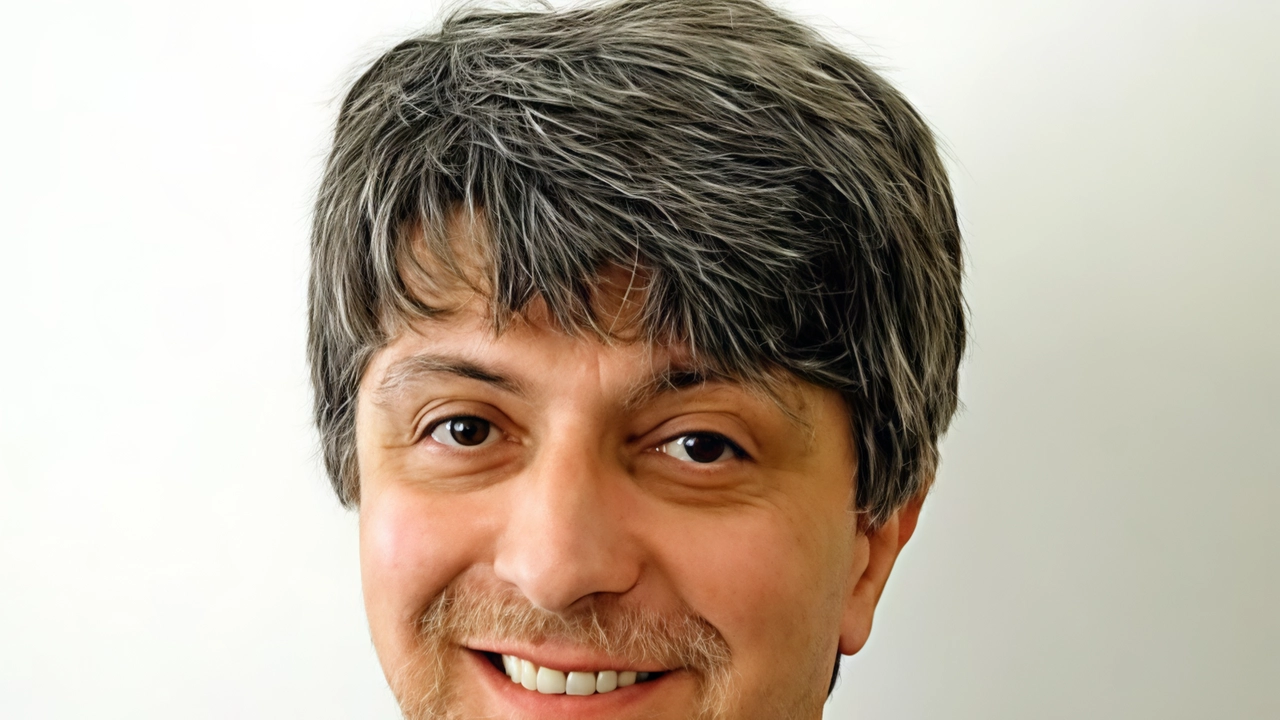 Non c’era molto da dire, su quella storia. Anche se lui, con la dolente prolissità dei giovani, avrebbe voluto... Non c’era molto da dire, su quella storia. Anche se lui, con la dolente prolissità dei giovani, avrebbe voluto...