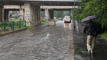 Nubifragio su Milano: evacuate comunità del parco Lambro. Barriere a protezione del quartiere, monitorato livello dei fiumi