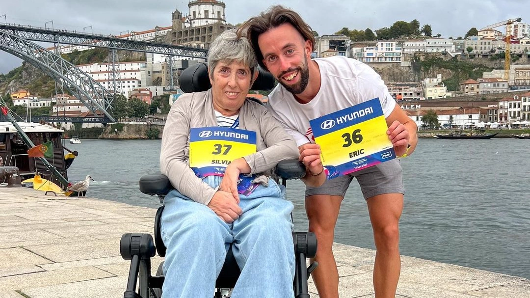 In sedia a rotelle, da nove anni gira il mondo con il figlio Eric di 31 anni e insieme sono diventati i veterani delle maratone