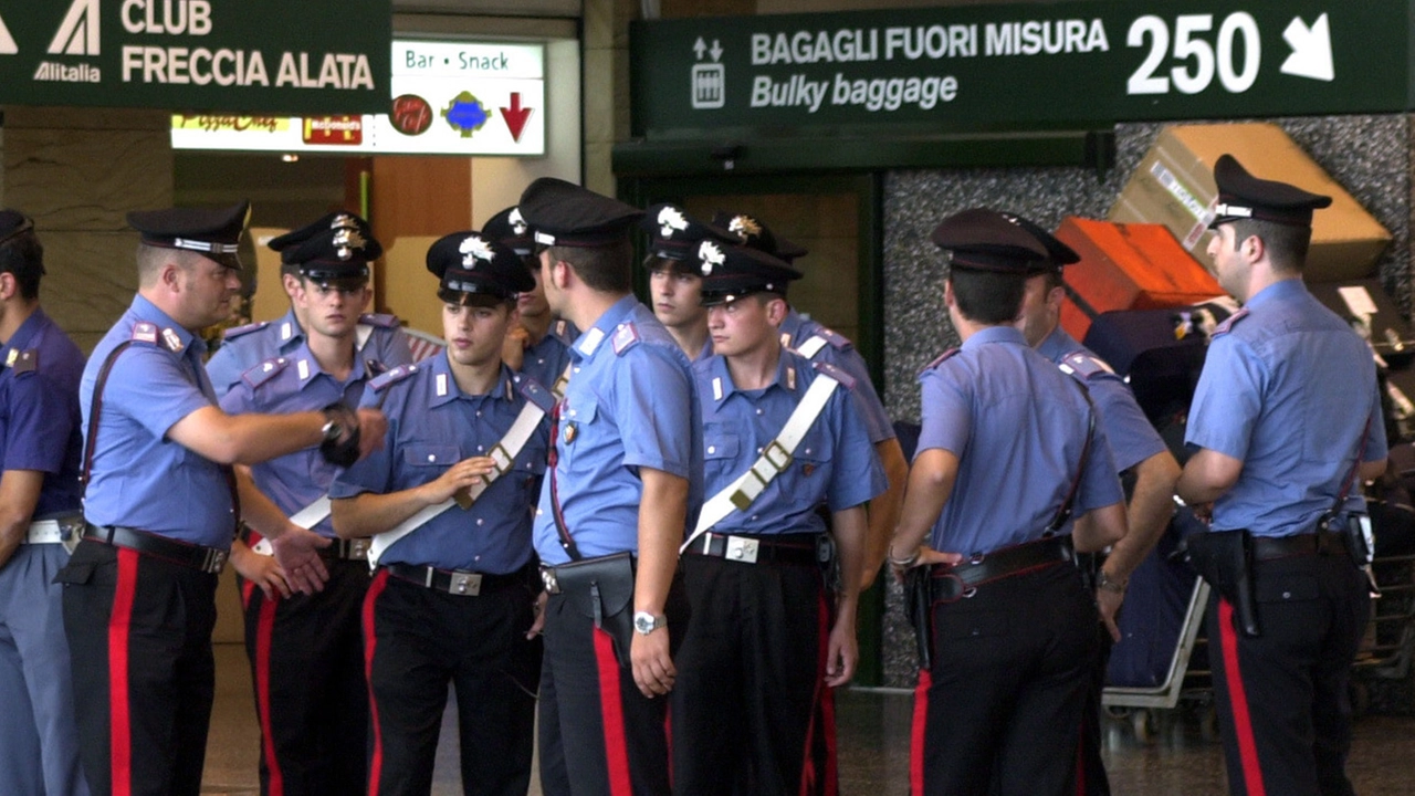 Il cinquantenne è stato fermato e controllato all'area arrivi del Terminal 1 Il cinquantenne è stato fermato e controllato all'area arrivi del Terminal 1
