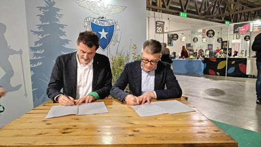 La firma dell'accordo tra Cai ed Ersaf La firma dell'accordo tra Cai ed Ersaf