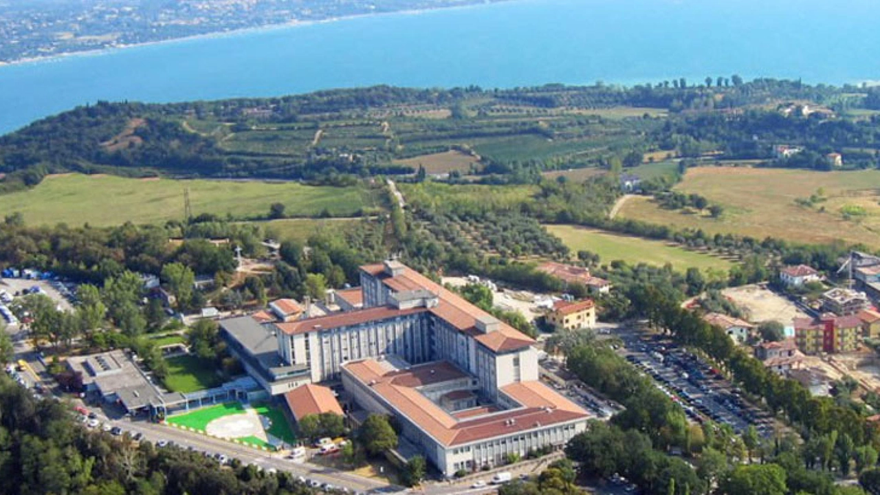 L'ospedale di Desenzan del Garda L'ospedale di Desenzan del Garda