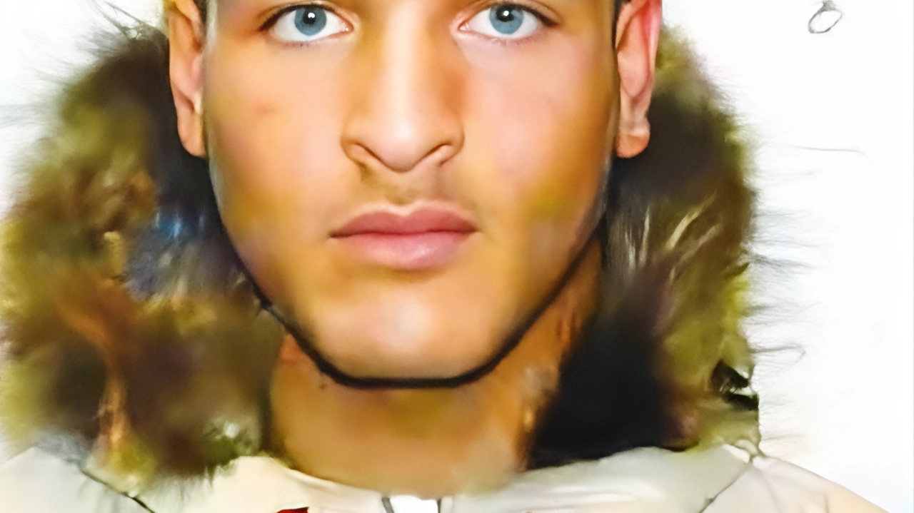 Antonio Amoroso 37 anni assassino di Luigi Procopio 45enne ucciso a colpi di pistola il 30 settembre a Napoli sotto gli occhi del figlio di 11 anni Antonio Amoroso 37 anni assassino di Luigi Procopio 45enne ucciso a colpi di pistola il 30 settembre a Napoli sotto gli occhi del figlio di 11 anni