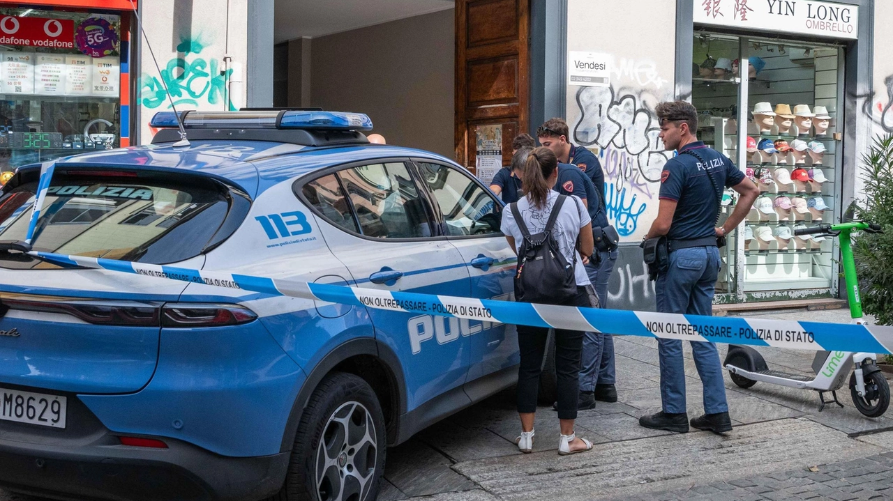 Paura intorno alle 11 nel cuore del quartiere di Chinatown gremito di persone. Un 36enne rincorso per strada e colpito con un machete: preso l’aggressore. Paura intorno alle 11 nel cuore del quartiere di Chinatown gremito di persone. Un 36enne rincorso per strada e colpito con un machete: preso l’aggressore.