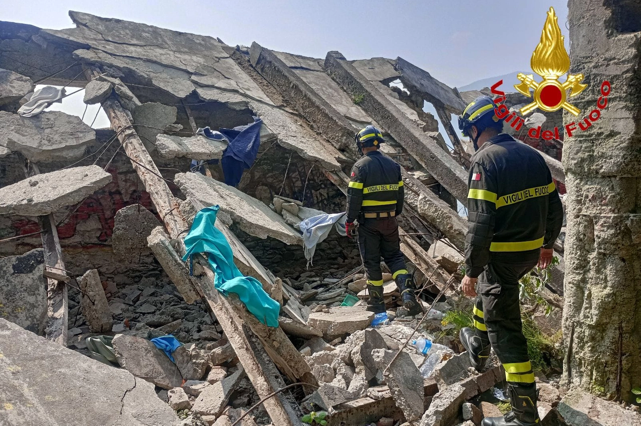 Sul posto le squadre specializzate dei Vigili del fuoco di Varese