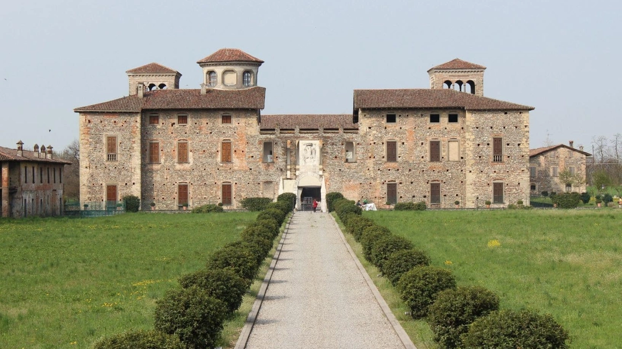 Castello di Cavernago Castello di Cavernago