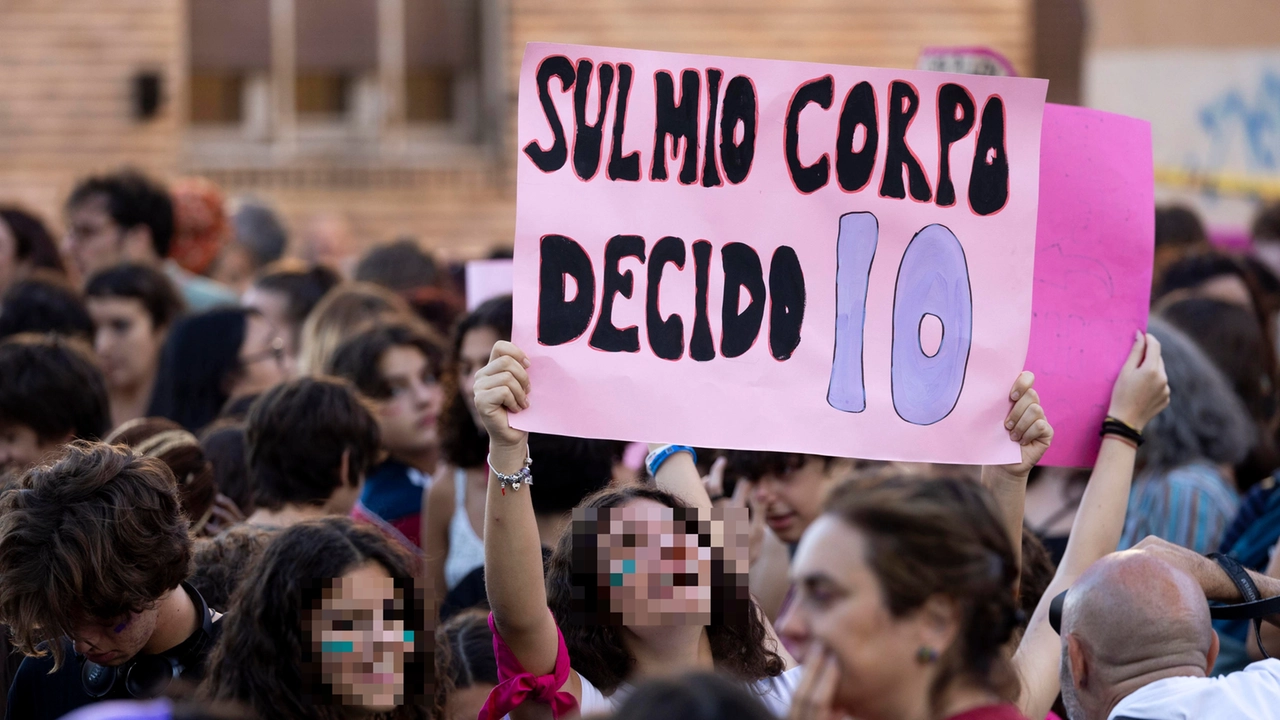Una manifestazione in difesa del diritto all'aborto Una manifestazione in difesa del diritto all'aborto