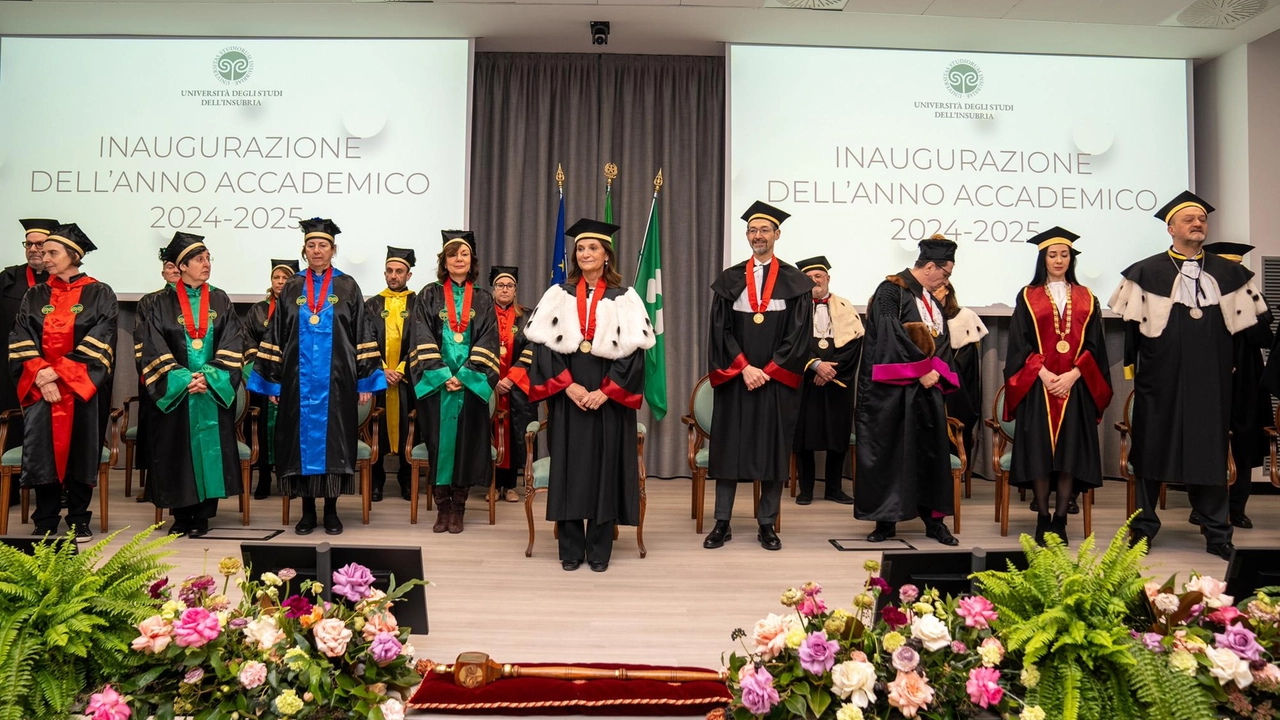Varese, inaugurato il ventisettesimo anno accademico dell’Insubria. Anche “La Sapienza“ di Roma presente alla prima volta di Maria Pierro. Varese, inaugurato il ventisettesimo anno accademico dell’Insubria. Anche “La Sapienza“ di Roma presente alla prima volta di Maria Pierro.