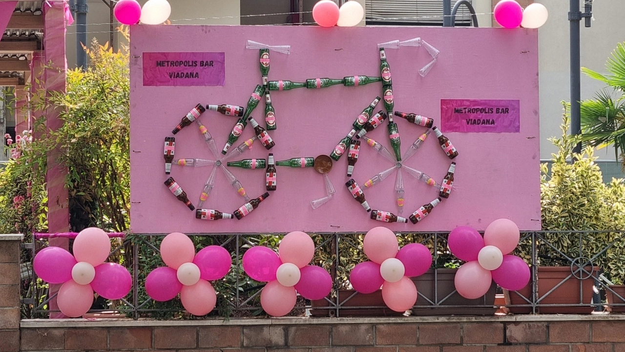 Giro d'Italia 2025 a Viadana, la città si tinge di rosa (Foto facebook Marzia Borzi) Giro d'Italia 2025 a Viadana, la città si tinge di rosa (Foto facebook Marzia Borzi)
