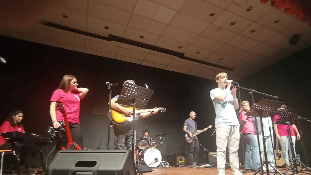 La festa per il mezzo secolo del liceo Curie: sul palco alunni vecchi e nuovi La festa per il mezzo secolo del liceo Curie: sul palco alunni vecchi e nuovi