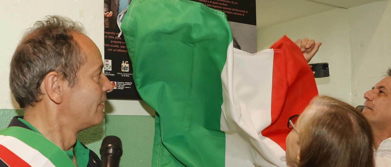 Targa in memoria. L’omaggio a Maviglia papà del tempo pieno