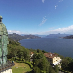 Due visite guidate da non perdere: San Carlone di Arona e sacello di Santa Caterina del Sasso a Leggiuno