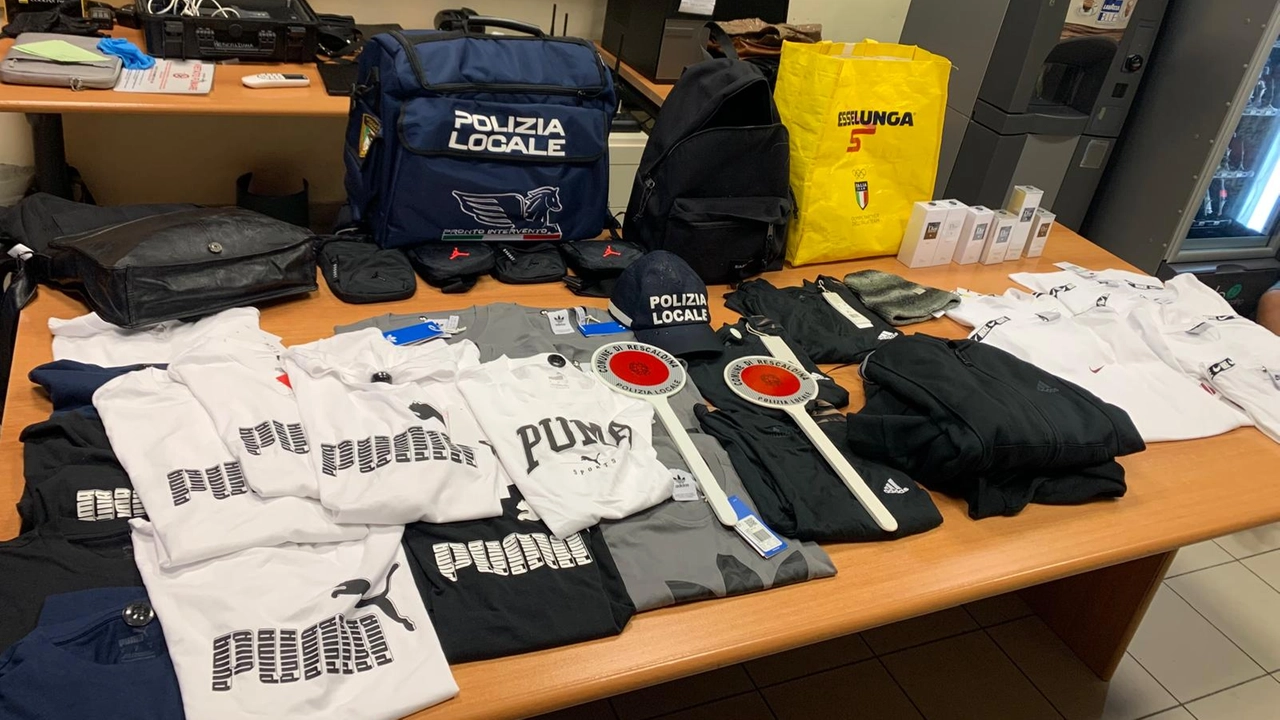 Parte della refurtiva recuperata dalla Polizia locale Parte della refurtiva recuperata dalla Polizia locale