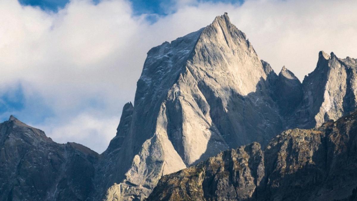 tragedia sul pizzo badile alpinista precipita e muore durante la discesa dalla vetta