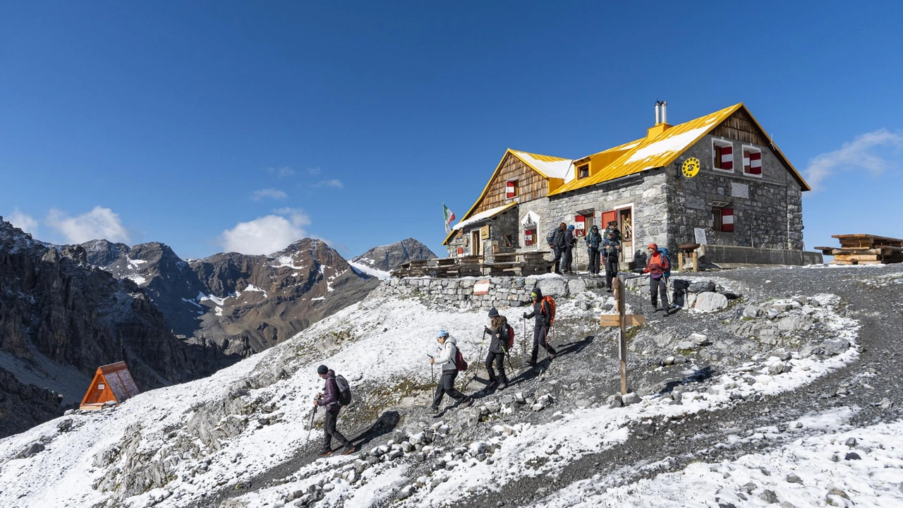 l Professor Giovanni Vezzoli ha accompagnato decine di partecipanti in un'esperienza guidata con partenza dal Rifugio Quinto Alpini (Credits: Giacomo Meneghello)