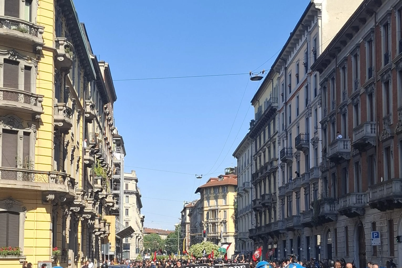 Il corteo in arrivo a piazza Giovine Italia