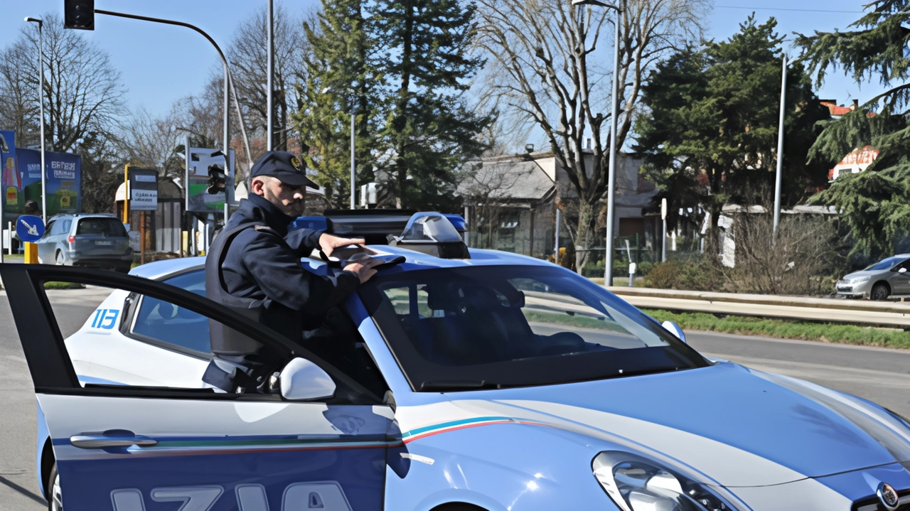 L’autore della rapina tuttavia era stato bloccato da alcuni clienti e dipendenti ma poi era riuscito a divincolarsi e a dileguarsi a bordo di una bicicletta bianca L’autore della rapina tuttavia era stato bloccato da alcuni clienti e dipendenti ma poi era riuscito a divincolarsi e a dileguarsi a bordo di una bicicletta bianca