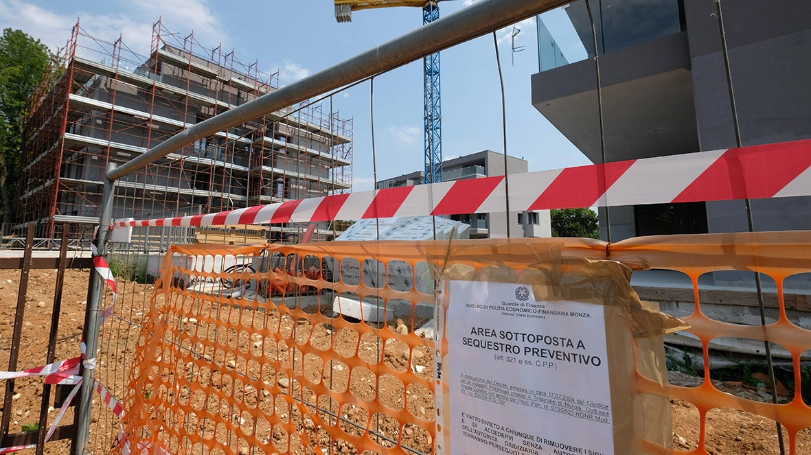 Un cantiere sequestrato nell'ambito dell'inchiesta avviata dalla Procura di Monza