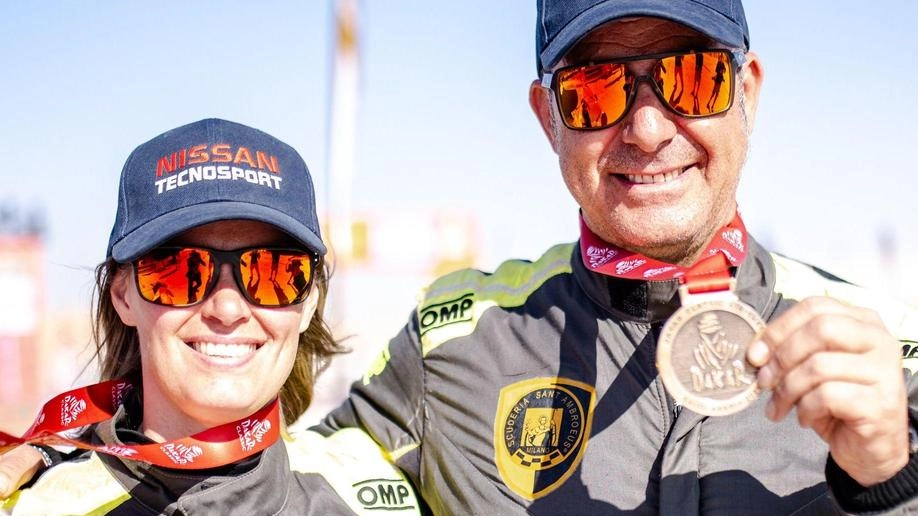 Luciano ed Elena, imprenditori col pallino per le gare: "Alla Dakar eravamo 17esimi, poi si è rotto il motore" Luciano ed Elena, imprenditori col pallino per le gare: "Alla Dakar eravamo 17esimi, poi si è rotto il motore"