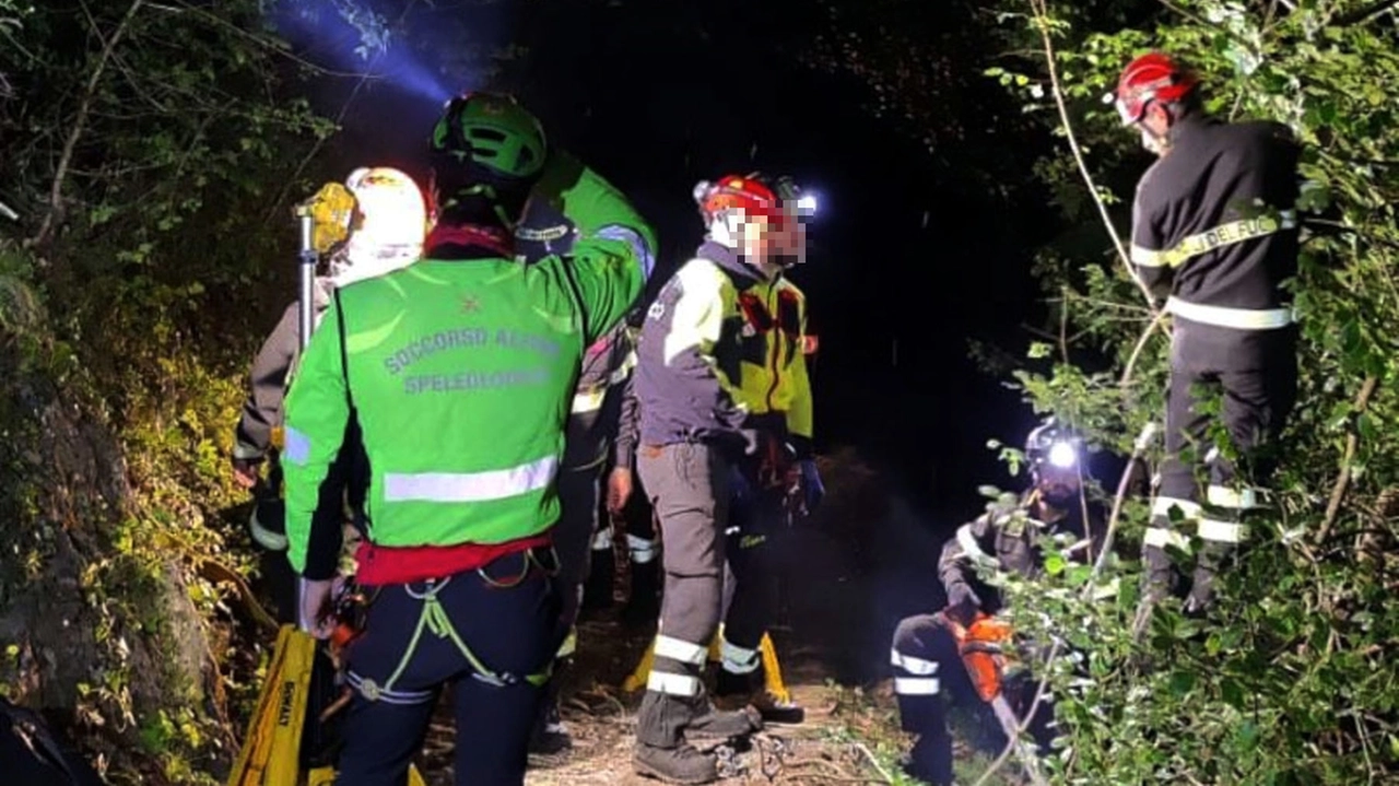 Intervento notturno di Vigili del Fuoco e Soccorso Alpino Intervento notturno di Vigili del Fuoco e Soccorso Alpino