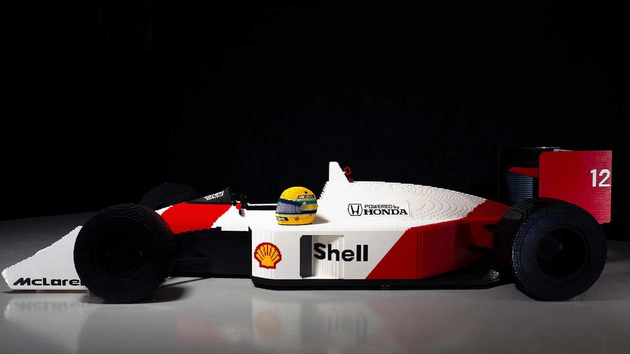 Il mito di Ayrton Senna rivive con la replica in Lego della McLaren Mp4/4 del 1988 a Monza, omaggiata in occasione dei 30 anni dalla sua scomparsa. Un'opera d'arte in scala 1:1 esposta tra Monza e Milano, accompagnata da altre creazioni Lego e una mostra dedicata al pilota brasiliano. Il mito di Ayrton Senna rivive con la replica in Lego della McLaren Mp4/4 del 1988 a Monza, omaggiata in occasione dei 30 anni dalla sua scomparsa. Un'opera d'arte in scala 1:1 esposta tra Monza e Milano, accompagnata da altre creazioni Lego e una mostra dedicata al pilota brasiliano.