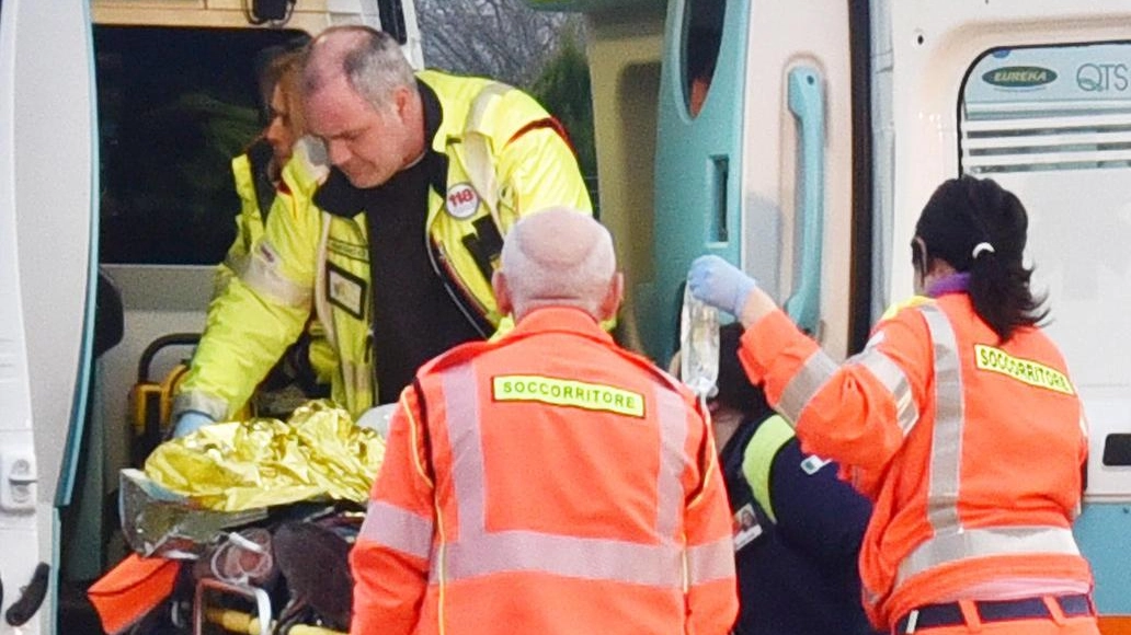 Dopo le manovre di disostruzione delle vie respiratorie, il l 76enne ha ripreso conoscenza ed è stato affidato alle cure del personale medico del pronto intervento Dopo le manovre di disostruzione delle vie respiratorie, il l 76enne ha ripreso conoscenza ed è stato affidato alle cure del personale medico del pronto intervento