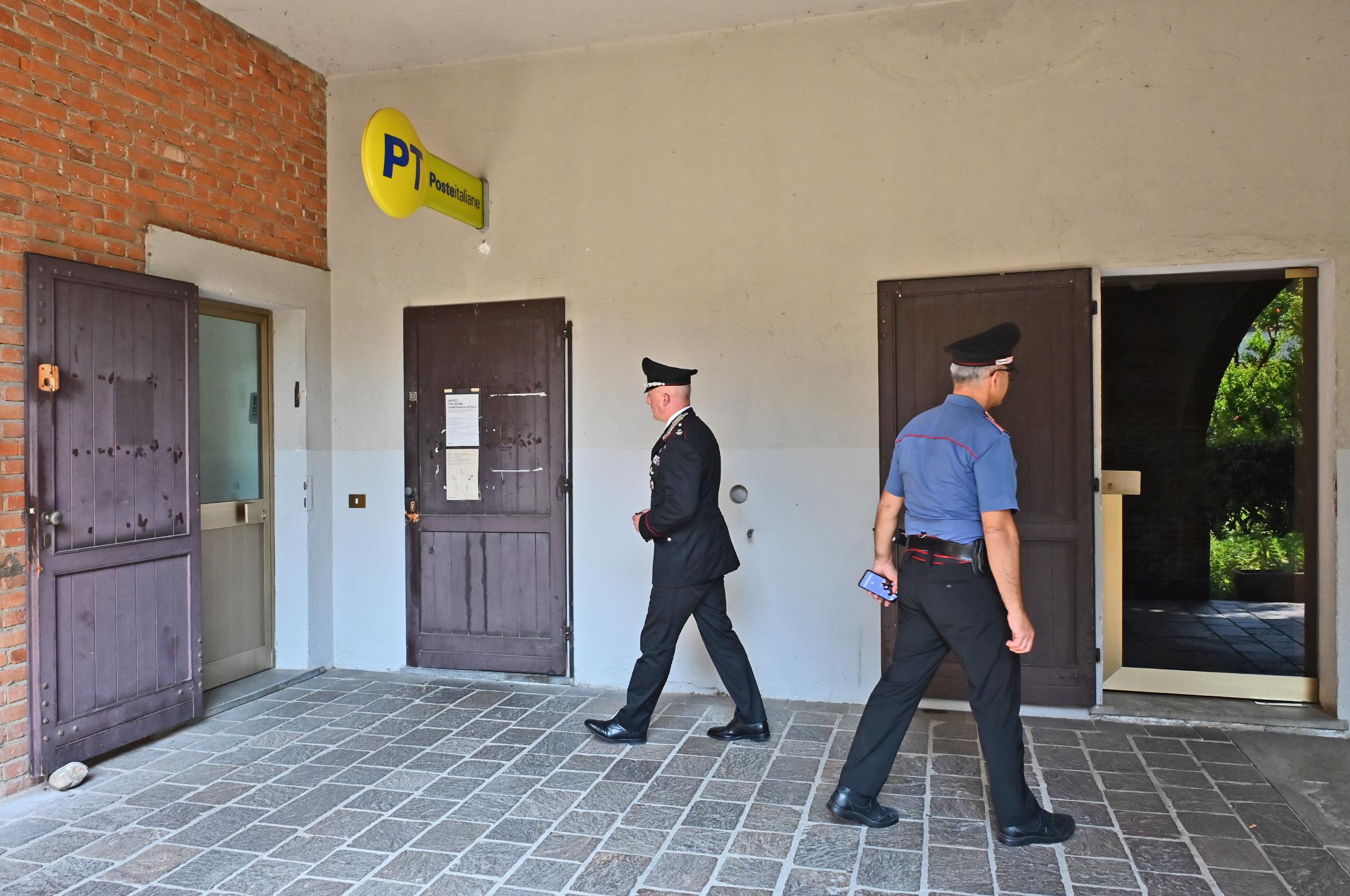 Colpo alle poste di Carimate: rapinatori in fuga e bottino da decine di migliaia di euro Colpo alle poste di Carimate: rapinatori in fuga e bottino da decine di migliaia di euro