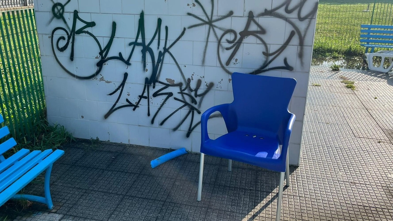 Vandalismo notturno ritarda apertura piscina a Milano. Danneggiati spazi e oggetti, personale al lavoro per ripristinare. Cittadini indignati e richiesta di denunce. Telecamere potrebbero identificare responsabili. Vandalismo notturno ritarda apertura piscina a Milano. Danneggiati spazi e oggetti, personale al lavoro per ripristinare. Cittadini indignati e richiesta di denunce. Telecamere potrebbero identificare responsabili.