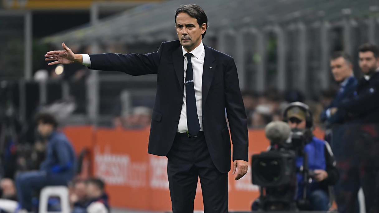 Tredici gol subiti alla nona di campionato, Juve e Napoli ne hanno otto in meno. Le seconde linee non ingranano e rendono pesanti i ko di Acerbi e Calhanoglu. Oggi l’analisi sugli errori insieme alla squadra, ma gli infortuni limitano il turnover. Tredici gol subiti alla nona di campionato, Juve e Napoli ne hanno otto in meno. Le seconde linee non ingranano e rendono pesanti i ko di Acerbi e Calhanoglu. Oggi l’analisi sugli errori insieme alla squadra, ma gli infortuni limitano il turnover.