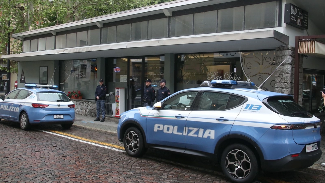 Polizia davanti al bar Desa di Sondrio, chiuso definitivamente Polizia davanti al bar Desa di Sondrio, chiuso definitivamente