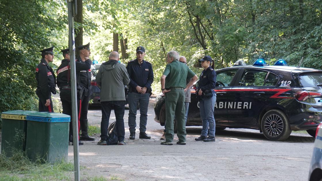 Nella casa del marito di Chamila, uccisa da Emanuele De Maria e ritrovata fra le boscaglie del Parco Nord: “È un uomo distrutto, quell’assassino ha rovinato una famiglia integrata e perbene” Nella casa del marito di Chamila, uccisa da Emanuele De Maria e ritrovata fra le boscaglie del Parco Nord: “È un uomo distrutto, quell’assassino ha rovinato una famiglia integrata e perbene”