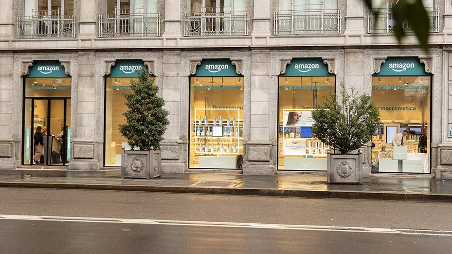 Amazon sceglie Milano: il primo negozio fisico d’Italia apre in piazza Cadorna