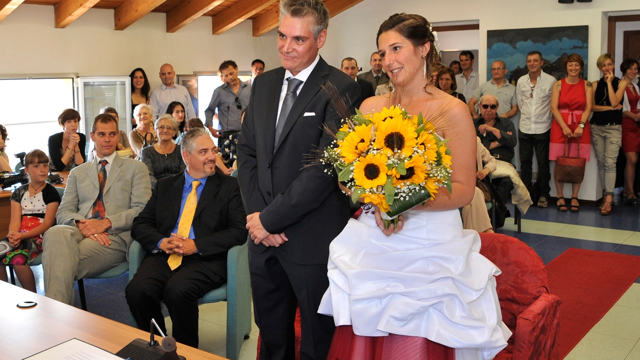 I matrimoni con rito civile superano di gran lunga quelli con rito religioso: su 93 unioni in un anno 77 sono state celebrate in Comune e 16 in chiesa